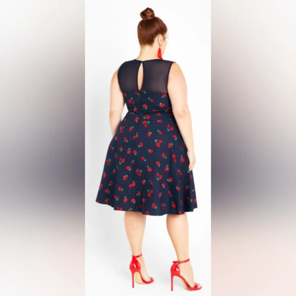 NWT City Chic Navy Blue w/ Strawberry Print Lightweight Molly Dress Size L 20 - Picture 3 of 4